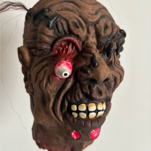 Spirit Halloween shrunken head hangging decoration - Picture 9 of 16